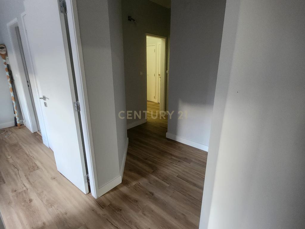 Apartamento Moderno em Setúbal com Vista para a Cidade e Montanha - Image 16